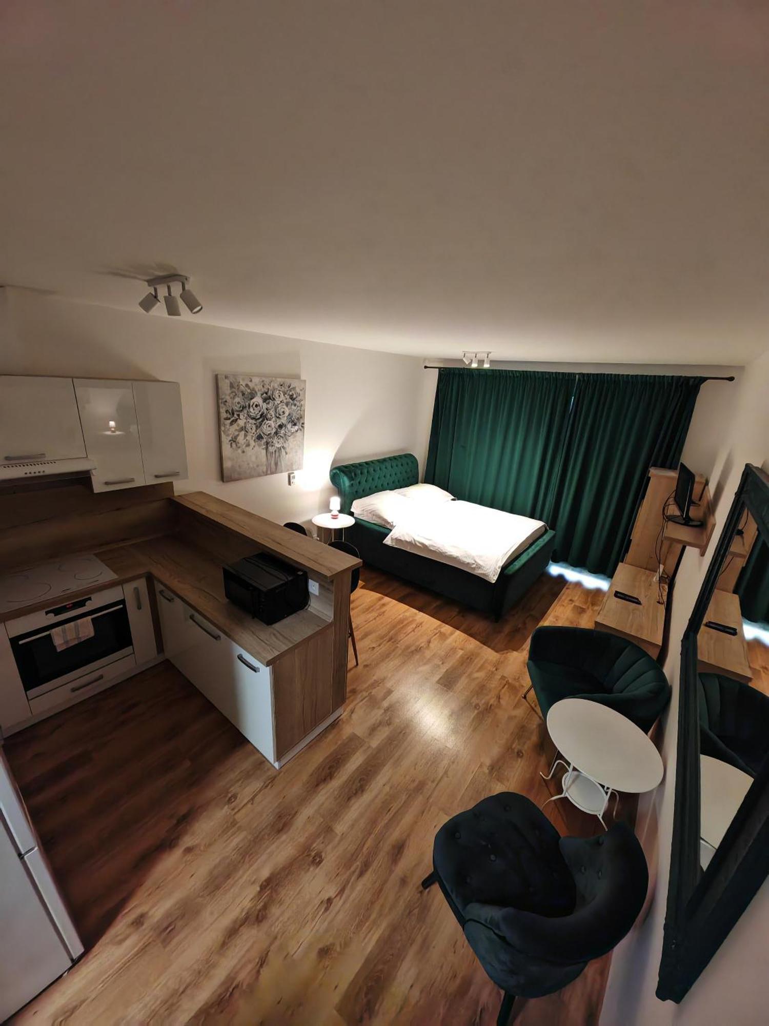 Entrez Radnica Lägenhet Košice Exteriör bild